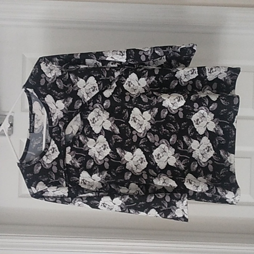 Kim and Cami womens top M